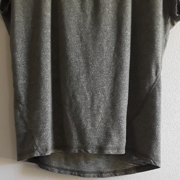The North Face Athletic Tee Women's Size Medium - Picture 7 of 7